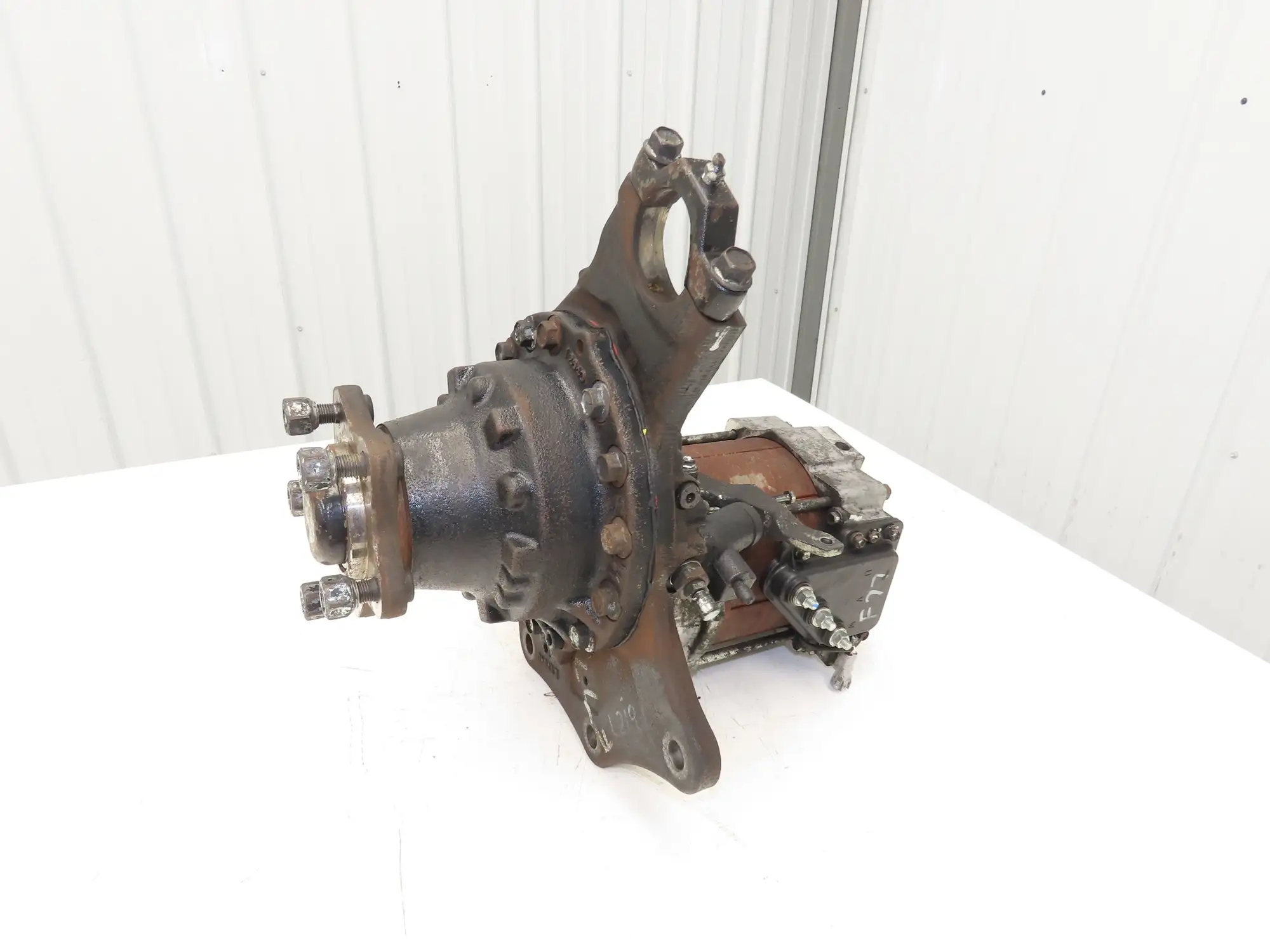 Toyota L12640 Forklift Left Front Drive Axle & Motor Assembly 5-Lug Off 8FBE15U