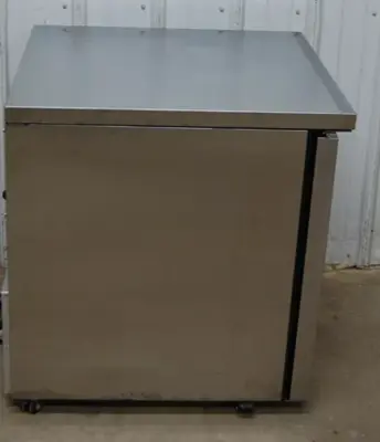 142-1149 True 27 Inch Under Counter 1 Door Cooler