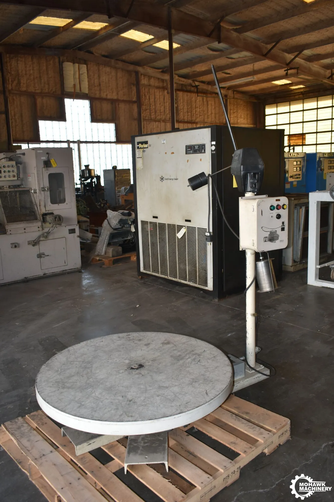 3000 LB DURANT "R3012" PALLET-TYPE STOCK DECOILER w/42" Turntable