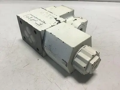 USED YUKEN DSG-01-2B3-D24-50330-L