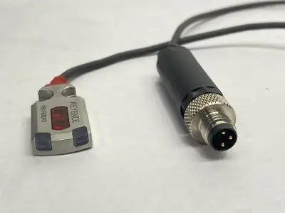 USED KEYENCE SELF-CONTAINED MINIATURE PHOTOELECTRIC SENSOR FLAT REFLECTIVE