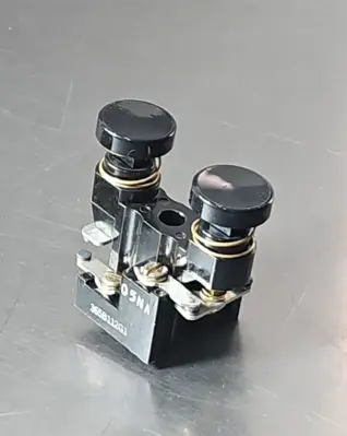 GE 365B112G1 Double Push Button Switch. Loc4E27