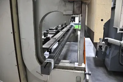USED SAFAN CNCL 300 TON X 5100 MM CNC
