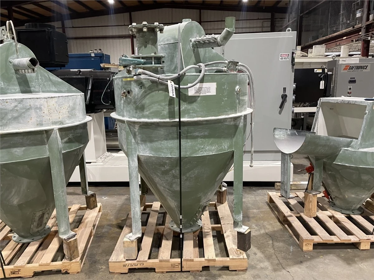 40 Cu. Ft. Capacity Smoot Surge Hopper