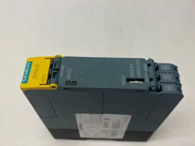 USED SIEMENS SIRIUS SAFETY RELAY, SPRING-TYPE, OUTPUT EXPANSION, 24VDC
