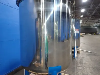 400 Gallons S/s Tank W/agitator