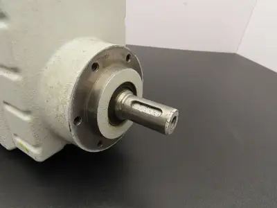 Lenze MDEMAXX 063-42 Inline Gear Motor 7.18 Reducer .31kw 230/460V GST04-1M VCR