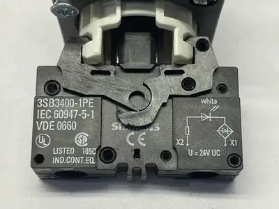 3SB3244-6BA70-0CC0 | Siemens  Panel Mount Pilot Light White 22mm - Used