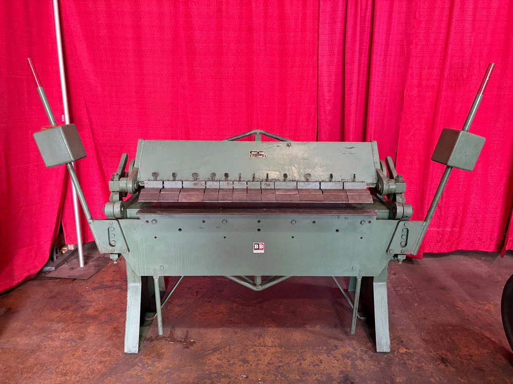 Pre-owned BROWN BOGGS BOX & PAN BRAKE, FLOOR MODEL 144F