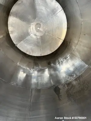 Used 3,400 Gallon (14,000 Liter) Vertical 304 Stainless Steel Tank