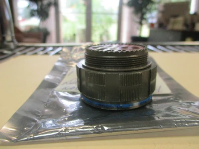 NEW Amphenol JD38999/26WJ24PN