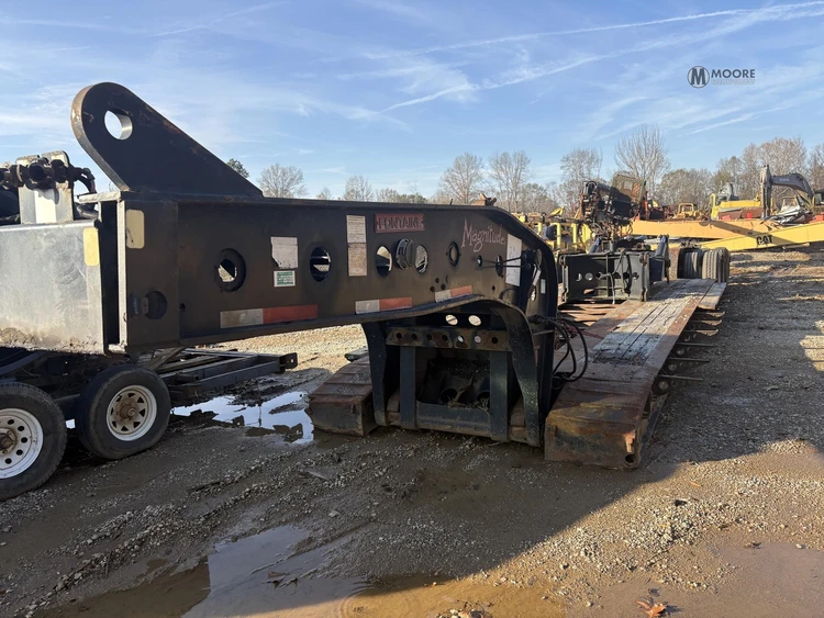 Used 2013 FONTAINE _UNKNOWN_ Lowboy Trailers Tennessee US | Moore Equipment #1517237