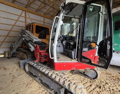TAKEUCHI TB260 Excavator | Iron Listing (2)