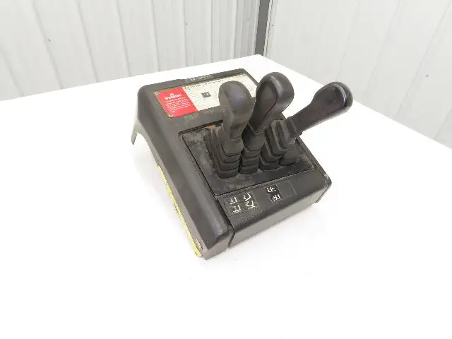 Hyster E50XM-33 Electric Forklift Three Lever Control Unit Lift Tilt Shift