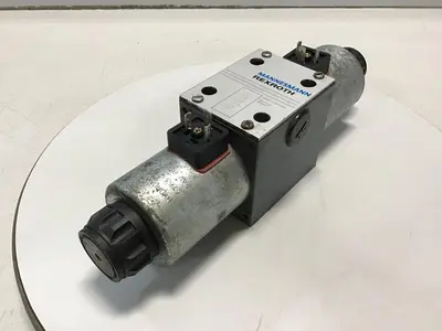 USED MANNESMANN REXROTH 4WE10E6731/CG24N9Z4T08