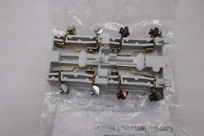 NEW OPEN BOX Eaton W22 Auxiliary Contact Kit 2NO & 2 NC STOCK G399A