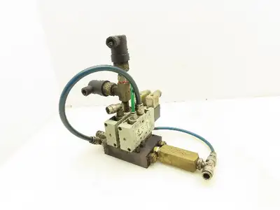 Numatics L22BA452B017G61 Solenoid Directional Control Valve 2 Position Lot of 2
