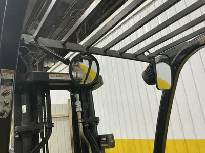 5,400 LBS YALE FORKLIFT W/ 181" LIFT HEIGHT AND 6' FORKS W/ AUTO ADJUST: YOBRO #25131