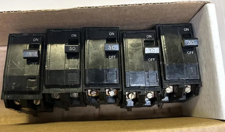 Used SQUARE D QO230 Switchgears Ohio US | Surplus Asset Holdings #1185410