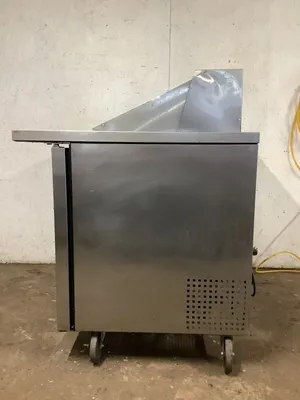 152-0542 True TSSU-48 Self Contained Sandwich Pizza Prep Table Cooler