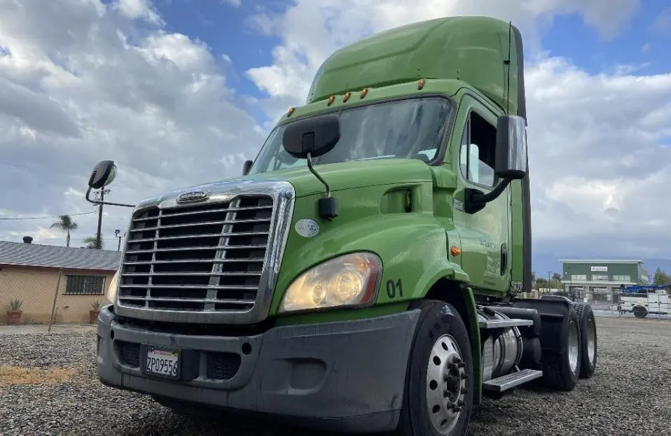 USED 2018 FREIGHTLINER CASCADIA