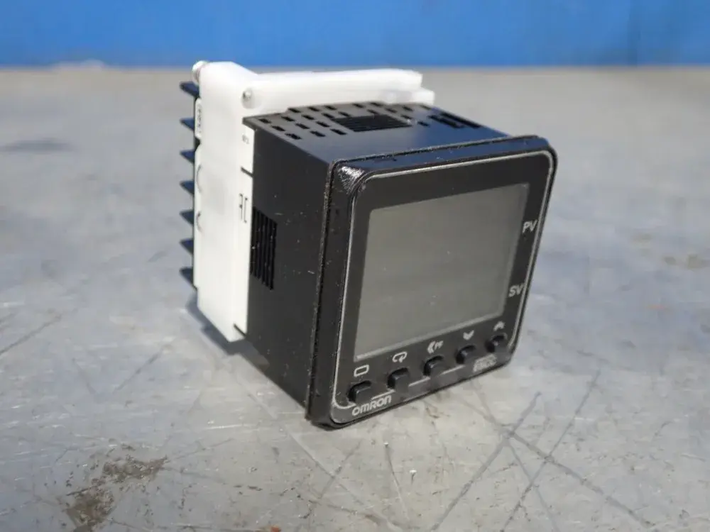 NEW OMNRON E5CCQX3D5M000