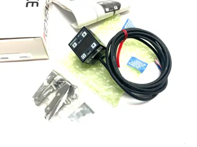 USED KEYENCE NEGATIVE PRESSURE SENSOR 3-1/2 DIGIT, 2-COLOR, 7-SEGMENT LED