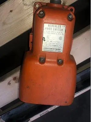 3391-220 Benchmaster 2 Ton Press Model 141 With Transformer & Electric Foot Pedal Control