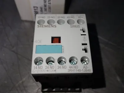 NEW SCHNEIDER ELECTRIC 3RH11401JB40
