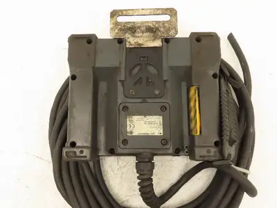 Idec HG2R-SS62BH-MK1260 Robot Teach Pendant & Display E-Stop With Cut Cord