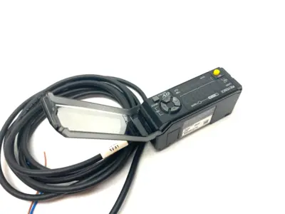 USED KEYENCE DIGITAL AMPLIFIER MAIN UNIT, FOR LASER SENSOR, PNP