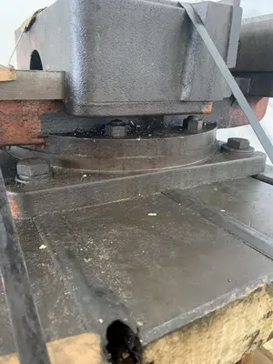 16" SWIVELING HEAVY DUTY MACHINE VISE.  STOCK  # 0996124