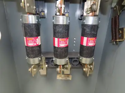 Crouse Hinds Co ASN365 Heavy Duty Safety Disconnect Switch 400A 600V Fused 250HP