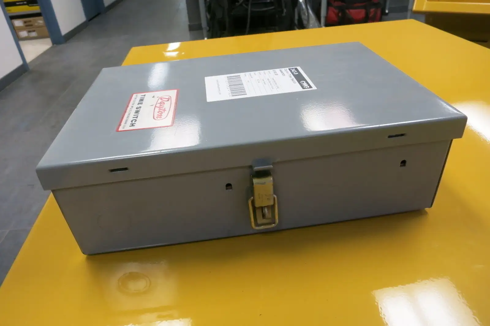USED DAYTON 2E214A