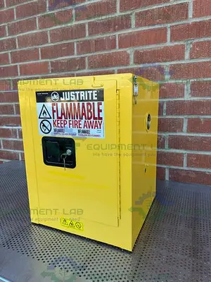 USED JUSTRITE 4 GALLON FLAMMABLE LIQUID STORAGE CABINET W/ SOFT CLOSE DOORS, KEY