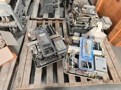 Used _UNKNOWN_ _UNKNOWN_ Circuit Breakers Indiana US | Myron Bowling Auctioneers Inc #1503991