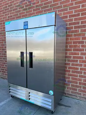 USED NORLAKE NSWDF492SSS/0A WHITE DIMOND SERIES DOUBLE DOOR FREEZER -20C, 49 CU. FT.