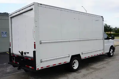 Used 2017 GMC SAVANA G3500 Box trucks Florida US | Truck and Van Outlet #1541709