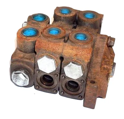 NEW HYSTER 7697 REV. L 3-WAY DIRECTIONAL VALVE