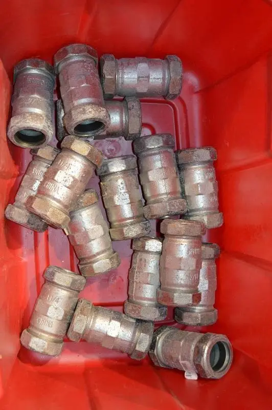 Jones Stephens 1 1/4 in Compression Couplings (Lot of 12)