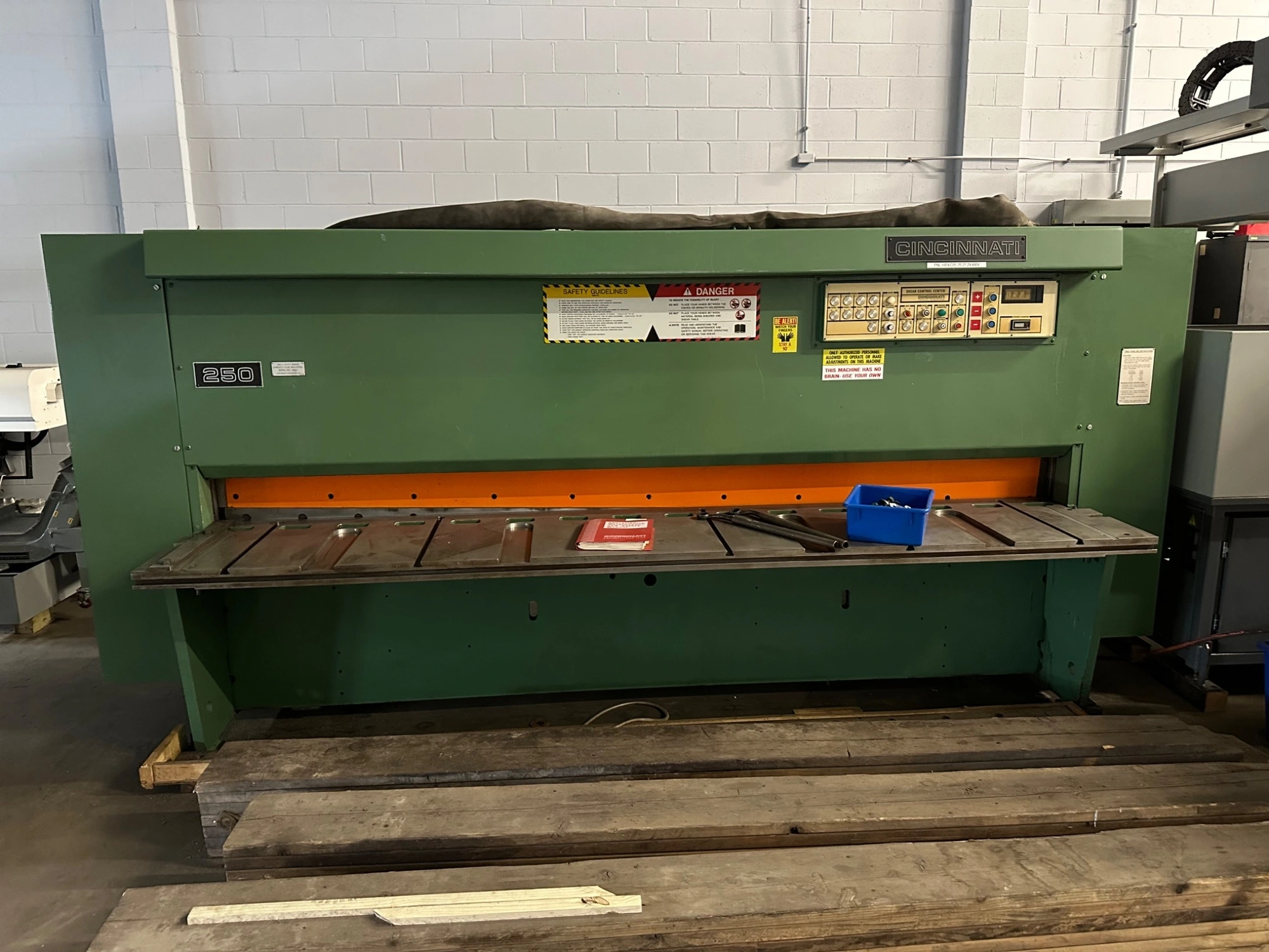 USED 1984 CINCINNATI MODEL 250