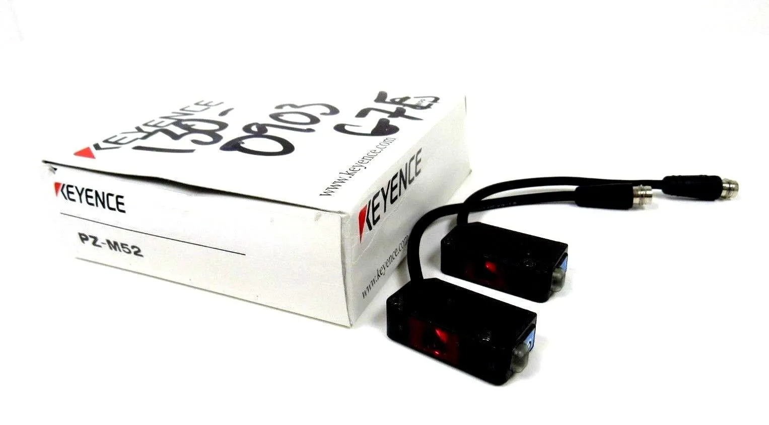 NEW KEYENCE PZ-M52 SENSOR PZM52