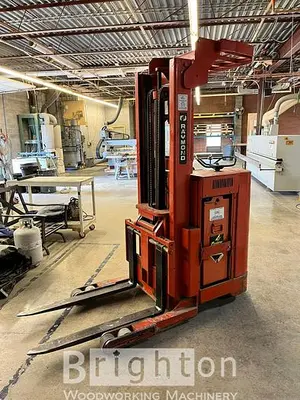 USED RAYMOND MODEL 810 USED ELECTRIC REACH FORKLIFT