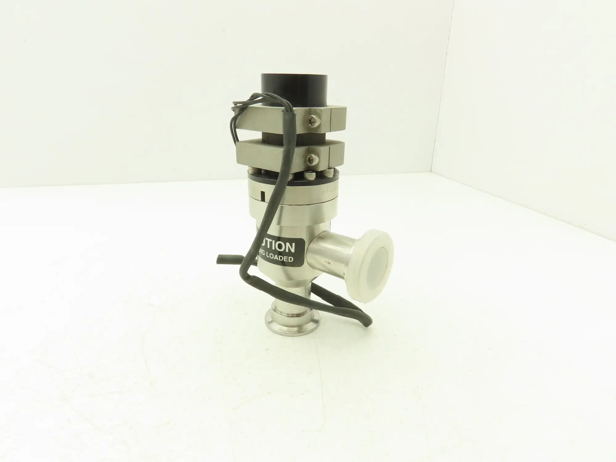 MDC KAV-100-P-02 Pneumatic Angle Solenoid Valve High Vacuum 1" Connection