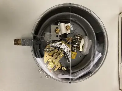 New | in-Stock MERCOID DA-31-2-5 Pressure Switches Ohio US | Surplus Asset Holdings #1227933