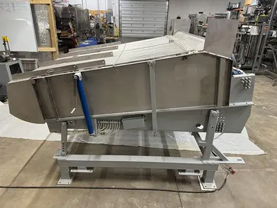 USED HUGHES EQUIPMENT CO. 12 LANE POWER SWEET CORN HUSKER & VIBRATORY FEEDER 032-4941D
