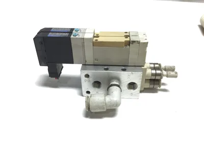Koganei F10T1-CPL3 Hydraulic Directional Control Valve W/manifold block (Set of 2)