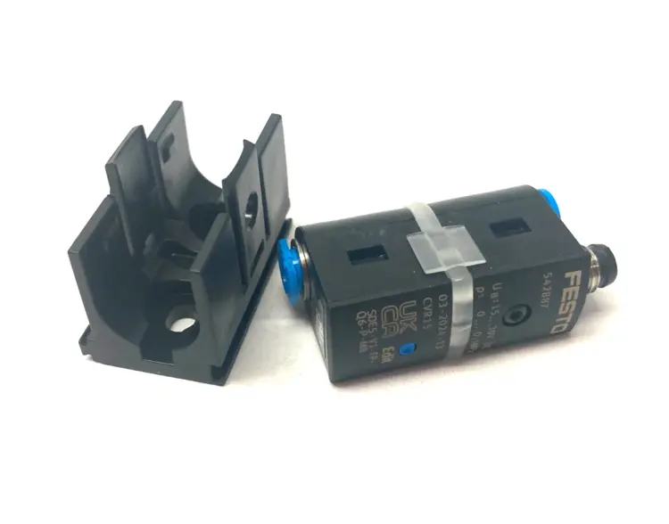 Used FESTO PRESSURE SENSOR, SWITCHABLE, 0 TO -1BAR Sensors | Maverick Industrial Sales #1111901