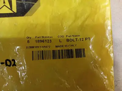 NEW CATERPILLAR 1896123