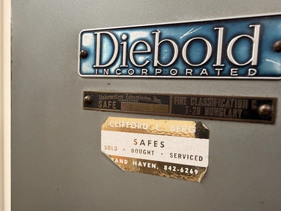 Used DIEBOLD 900 SERIES SAFE Safes Michigan US | Miedema Asset Management Group #1320800